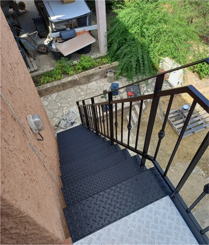 rg ferronnerie grille de defense arles AMENAGEMENT STRUCTURE 04