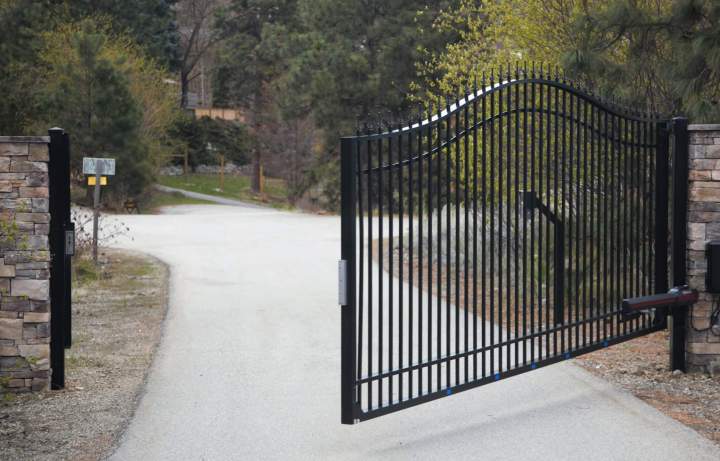 Portail en fer à Miramas