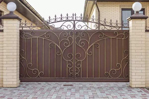 Une combinaisons de la sécurité et du design pour votre entrée.